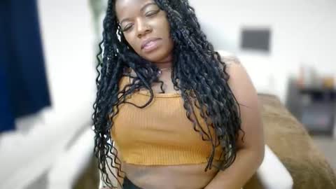 Snapshot of ambarose88 chatting on 10/13/25, 01:11 Amoya online show from 10/13/25, 01:11