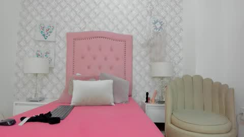 amber  ferrera online show from 12/20/25, 07:43