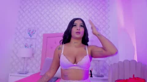 amber  ferrera online show from 12/22/25, 07:44