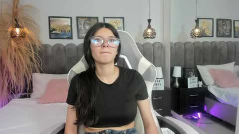 amber__hill_ online show from 04/23/26, 02:41