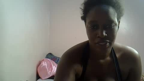 Snapshot of amber_cutie2 chatting on 06/17/26, 11:23 amber_cutie2 online show from 06/17/26, 11:23
