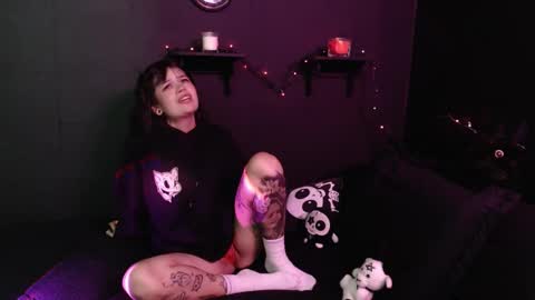 Snapshot of amber_rouss chatting on 10/10/25, 12:31 ROUSS online show from 10/10/25, 12:31