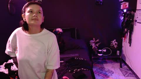 Snapshot of amber_rouss chatting on 04/14/26, 02:28 ROUSS online show from 04/14/26, 02:28