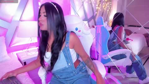 Snapshot of amber_villalobos chatting on 01/14/25, 03:43 Tell me Amber online show from 01/14/25, 03:43