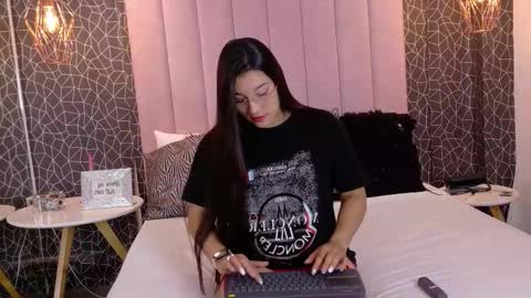 Snapshot of amberfiori_ chatting on 11/24/25, 12:49 Amber online show from 11/24/25, 12:49