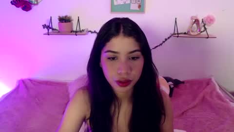 Snapshot of amberjeong chatting on 12/22/24, 08:58 Amber Jeong online show from 12/22/24, 08:58