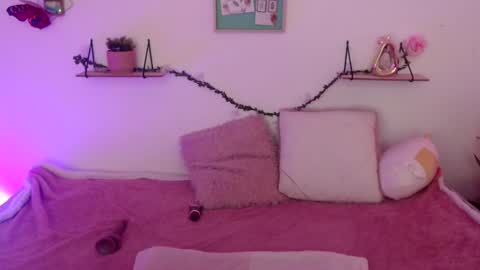 Snapshot of amberjeong chatting on 12/23/24, 09:40 Amber Jeong online show from 12/23/24, 09:40