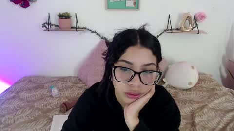 Snapshot of amberjeong chatting on 01/02/25, 10:44 Amber Jeong online show from 01/02/25, 10:44