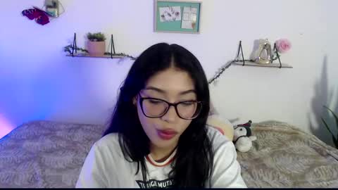 Snapshot of amberjeong chatting on 01/08/25, 11:09 Amber Jeong online show from 01/08/25, 11:09