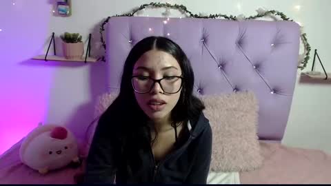 Snapshot of amberjeong chatting on 02/04/25, 12:51 Amber Jeong online show from 02/04/25, 12:51