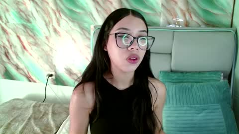 Snapshot of amberjeong chatting on 03/11/25, 10:53 Amber Jeong online show from 03/11/25, 10:53