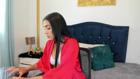 Snapshot of amberrsmith_ chatting on 05/08/26, 02:00 Amber online show from 05/08/26, 02:00