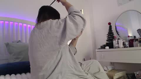 Amberseyes online show from 12/17/25, 01:06