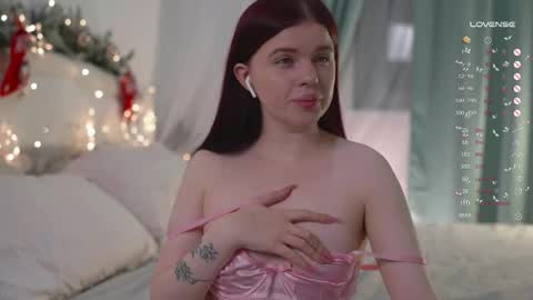 Snapshot of ambershoney chatting on 12/17/25, 09:21 Amber online show from 12/17/25, 09:21