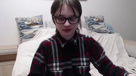 Snapshot of ambersimard chatting on 12/15/24, 01:24 Amber online show from 12/15/24, 01:24