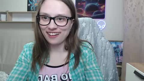 Snapshot of ambersimard chatting on 04/19/26, 06:10 Amber online show from 04/19/26, 06:10