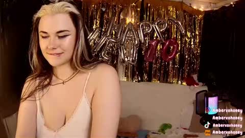 Snapshot of amberxoxhoney chatting on 12/29/24, 01:45 Amber Honey online show from 12/29/24, 01:45