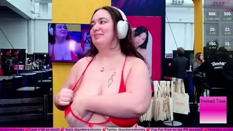 Snapshot of amberxoxhoney chatting on 02/08/26, 08:12 Amber Honey online show from 02/08/26, 08:12