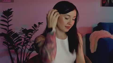 Snapshot of ambientmoon chatting on 10/03/25, 05:32 Moon inst 4mbientmoon online show from 10/03/25, 05:32