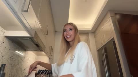 Snapshot of ambrefleur chatting on 03/06/26, 04:09 Ambre online show from 03/06/26, 04:09