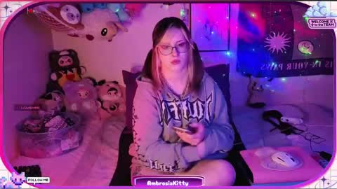 Snapshot of ambrosiakitty chatting on 05/21/26, 10:44 Ambrosia online show from 05/21/26, 10:44
