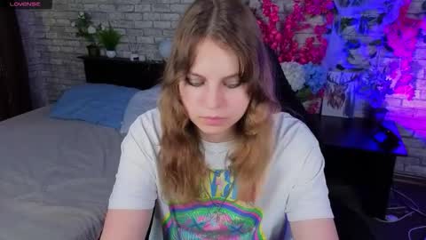 Snapshot of amechan chatting on 11/01/25, 01:02 Ame online show from 11/01/25, 01:02