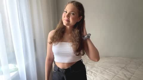 Snapshot of ameeteuscher chatting on 05/14/26, 06:53 Mia online show from 05/14/26, 06:53