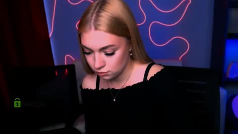 Snapshot of amelaya chatting on 05/11/26, 02:45 amelaya online show from 05/11/26, 02:45