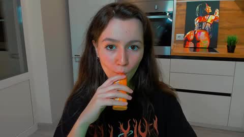 Snapshot of ameli_moon chatting on 02/01/25, 02:13 Eileen online show from 02/01/25, 02:13