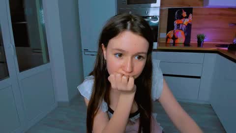 Snapshot of ameli_moon chatting on 02/28/25, 06:52 Eileen online show from 02/28/25, 06:52