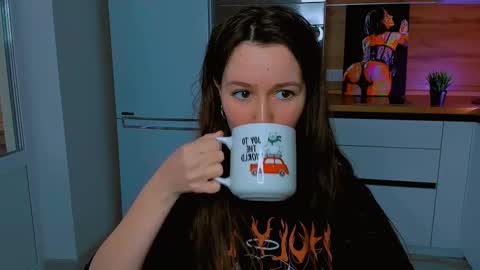 Snapshot of ameli_moon chatting on 03/04/25, 01:06 Eileen online show from 03/04/25, 01:06