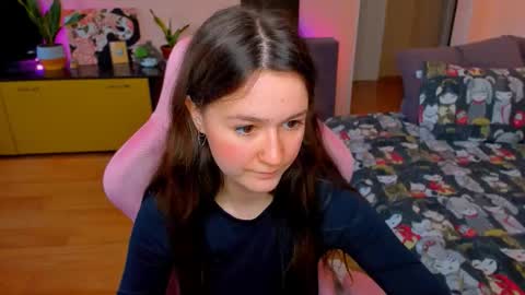 Snapshot of ameli_moon chatting on 09/20/25, 02:07 Eileen online show from 09/20/25, 02:07