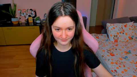 Snapshot of ameli_moon chatting on 10/08/25, 01:42 Eileen online show from 10/08/25, 01:42