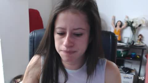 Snapshot of amelia_bella chatting on 04/19/26, 12:33 amelia online show from 04/19/26, 12:33