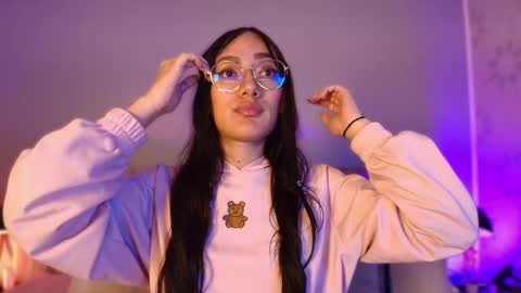 Snapshot of ameliaa_moon_ chatting on 10/16/25, 12:06 lia online show from 10/16/25, 12:06