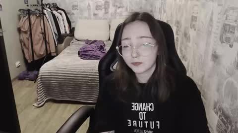 Snapshot of ameliakamishiro chatting on 12/17/24, 02:33 Amelia online show from 12/17/24, 02:33