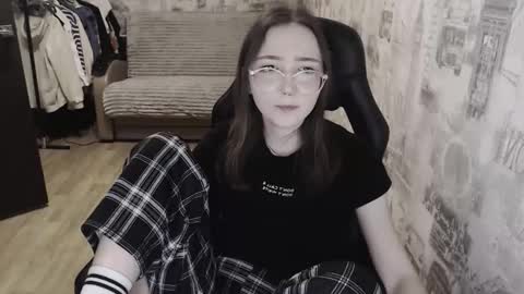 Snapshot of ameliakamishiro chatting on 01/08/25, 02:14 Amelia online show from 01/08/25, 02:14