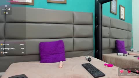 Snapshot of ameliamartinez_ chatting on 01/15/25, 06:29 Amelia online show from 01/15/25, 06:29