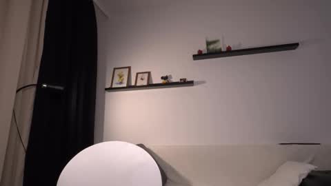 Amelia   online show from 11/21/25, 03:54