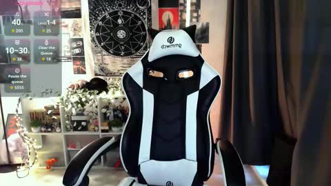 Amelia online show from 11/24/25, 09:31