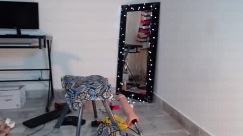 Snapshot of amelie_hills chatting on 01/28/25, 12:22 AMELIE online show from 01/28/25, 12:22