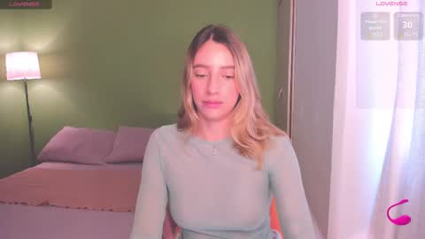 Snapshot of ameliegraham chatting on 02/12/25, 02:10 Amelie Graham online show from 02/12/25, 02:10