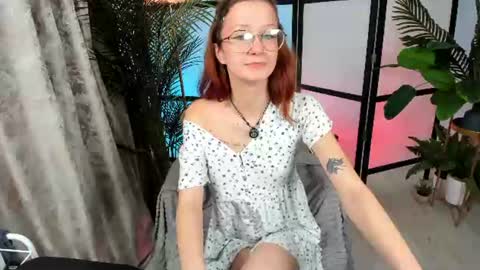 Snapshot of amelieviolet chatting on 06/25/26, 03:39 Amelie online show from 06/25/26, 03:39