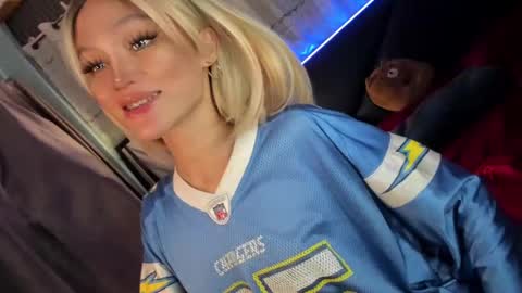 Snapshot of amelinckx chatting on 02/11/25, 06:44 amelinckx online show from 02/11/25, 06:44