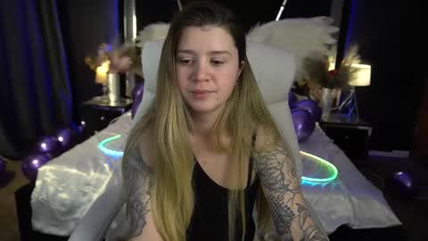 Snapshot of amellymillyy chatting on 01/17/26, 02:11 amellymillyy online show from 01/17/26, 02:11