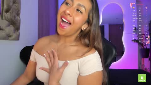 Snapshot of amelyamann chatting on 09/21/25, 01:46          online show from 09/21/25, 01:46