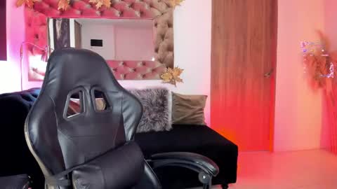 Snapshot of amelyamann chatting on 05/12/26, 12:46 online show from 05/12/26, 12:46