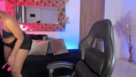 Snapshot of amelyamann chatting on 06/04/26, 12:22 online show from 06/04/26, 12:22