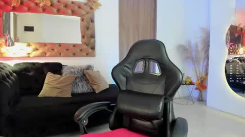 Snapshot of amelyamann chatting on 08/03/26, 12:54 online show from 08/03/26, 12:54