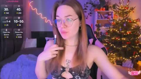 Snapshot of ami_amour_ chatting on 01/12/25, 11:28 Hi-hi I am Kate welcome to my sexy room online show from 01/12/25, 11:28